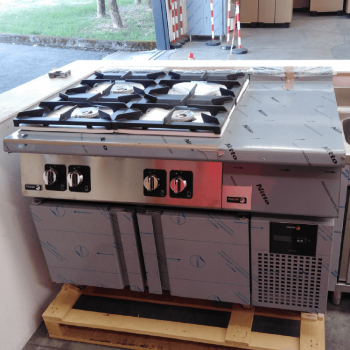 Kit cucina a gas 4 fuochi con tavolo frigo e piano d'appoggio, profondità 90 cm - SECONDA SCELTA